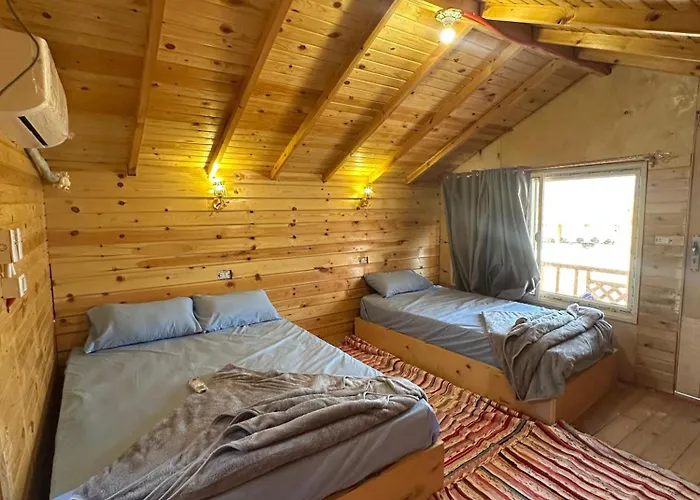 بيت خشبي Bedouin House Camp *