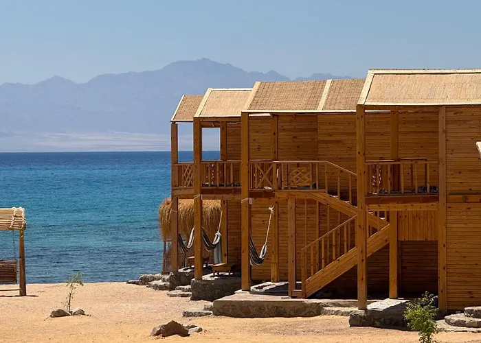 بيت خشبي Bedouin House Camp *