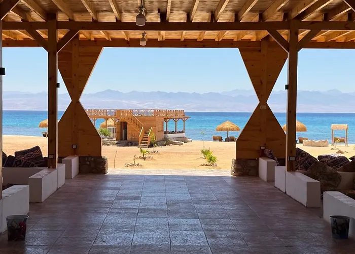 Bedouin House Camp بيت خشبي