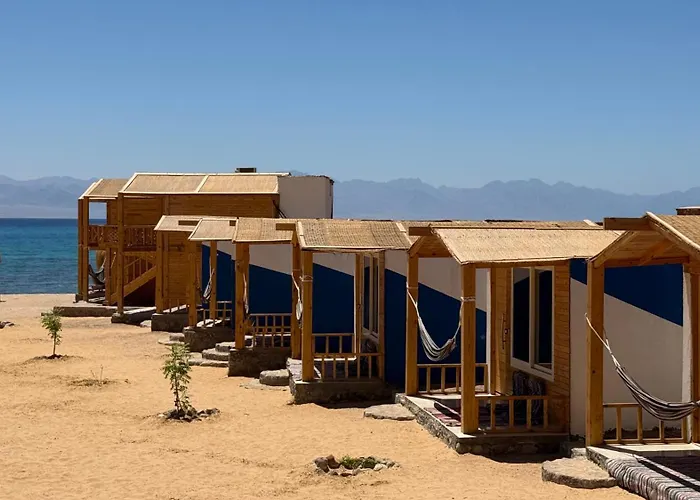 Bedouin House Camp نويبع