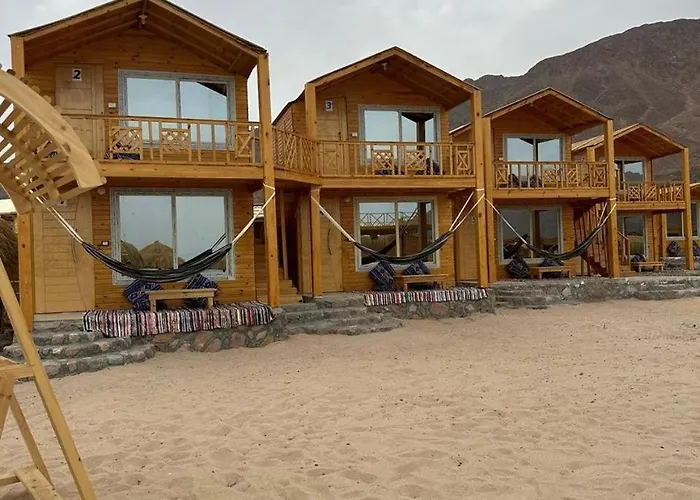 بيت خشبي Bedouin House Camp *