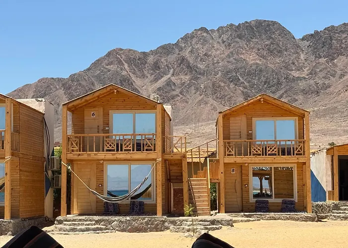 بيت خشبي Bedouin House Camp *