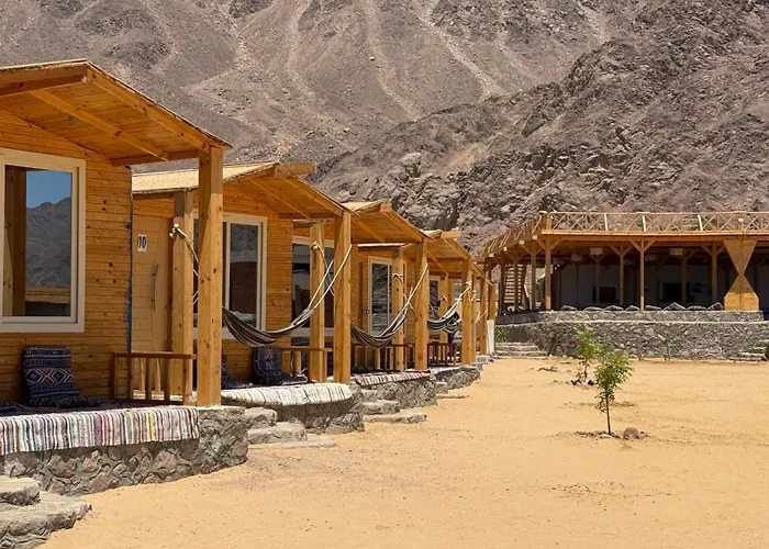 Bedouin House Camp بيت خشبي *