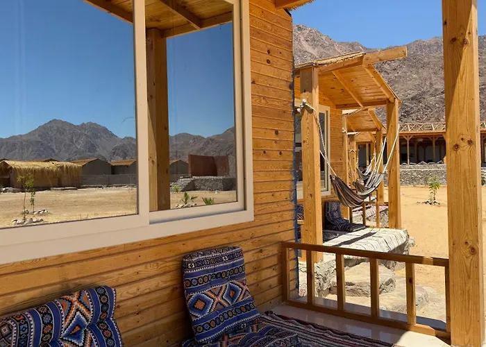 Bedouin House Camp نويبع