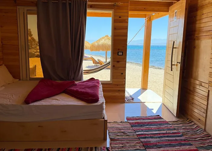 Bedouin House Camp نويبع